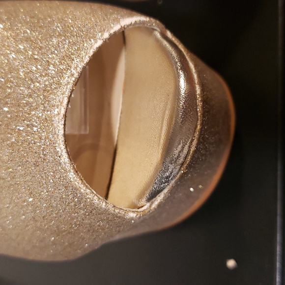 Women’s Gold Steven Madden High Wedge Heels Size 8 - Picture 2 of 7